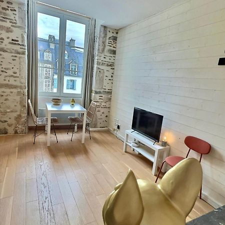 Wonderhost, Bois Et Pierre En Coeur De Ville 波城 外观 照片