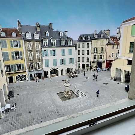Wonderhost, Bois Et Pierre En Coeur De Ville 波城 外观 照片