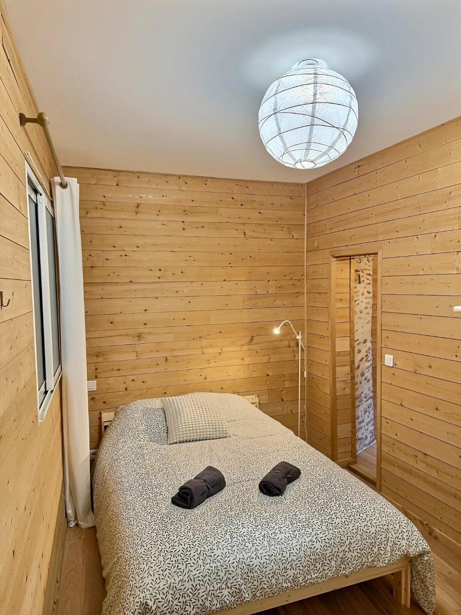 Wonderhost, Bois Et Pierre En Coeur De Ville 波城 外观 照片